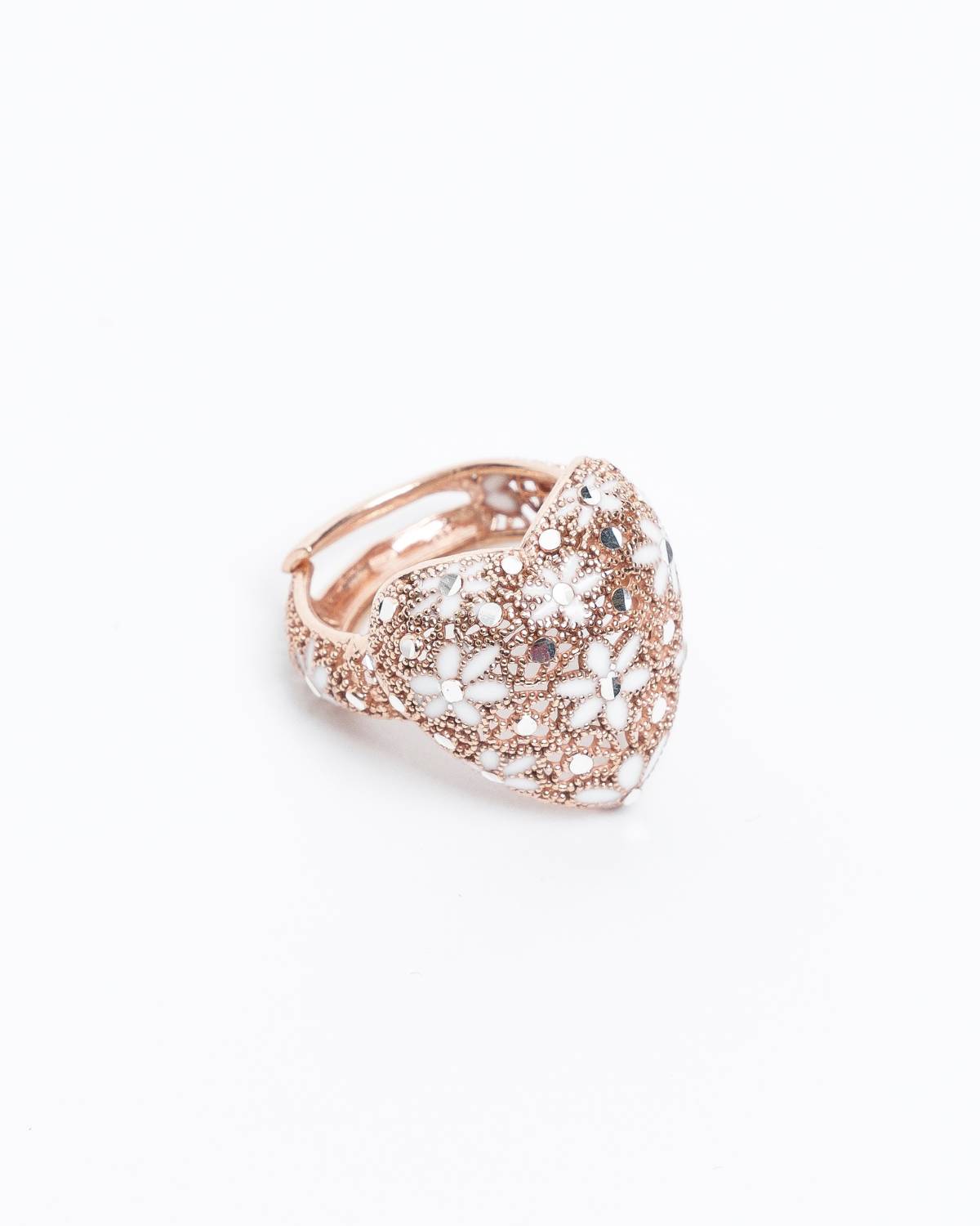 Il Galateo Segreto dei Gioielli: Quello che i Tuoi Anelli Non Ti Hanno Mai Detto