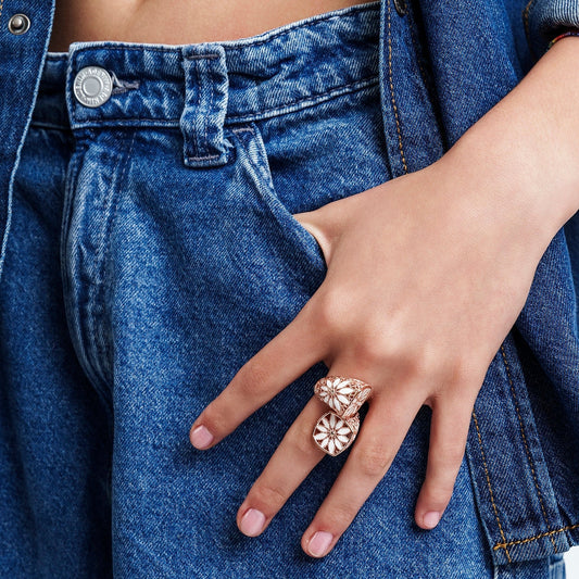 Statement o Sussurro? Quando i Bijoux Parlano (e Quando Preferiscono Tacere)