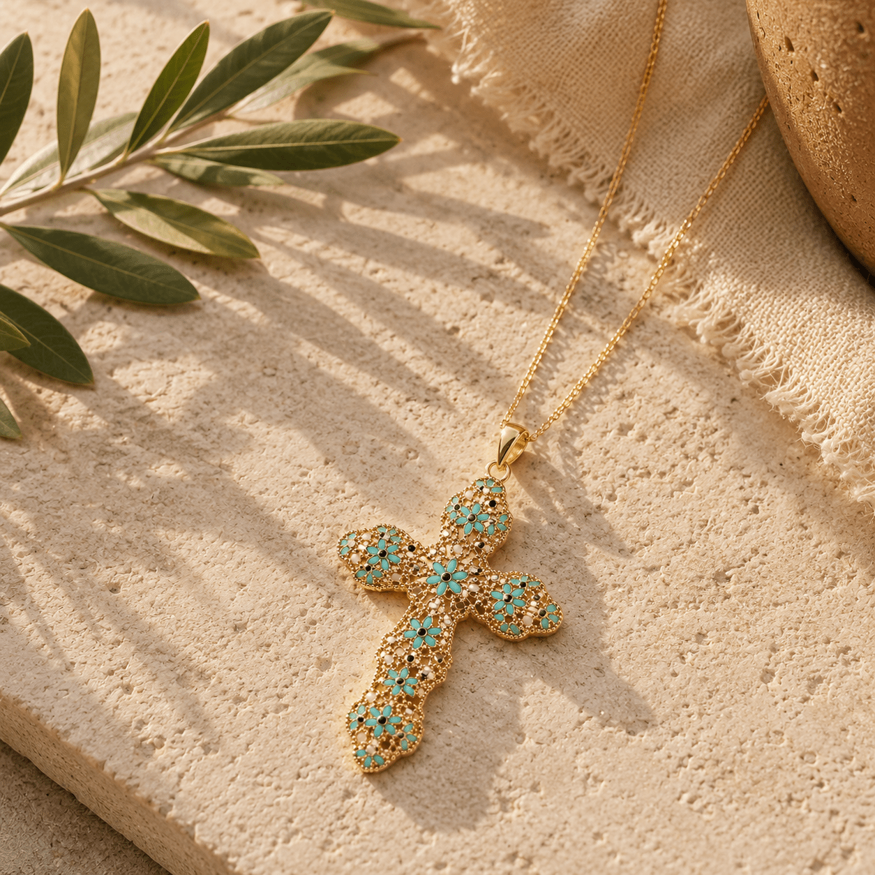 Collana croce donna in filigrana argento 925: quattro varianti per l'estate 2026 - MINA MINA