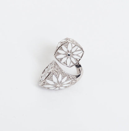 LARGE DAISY RING