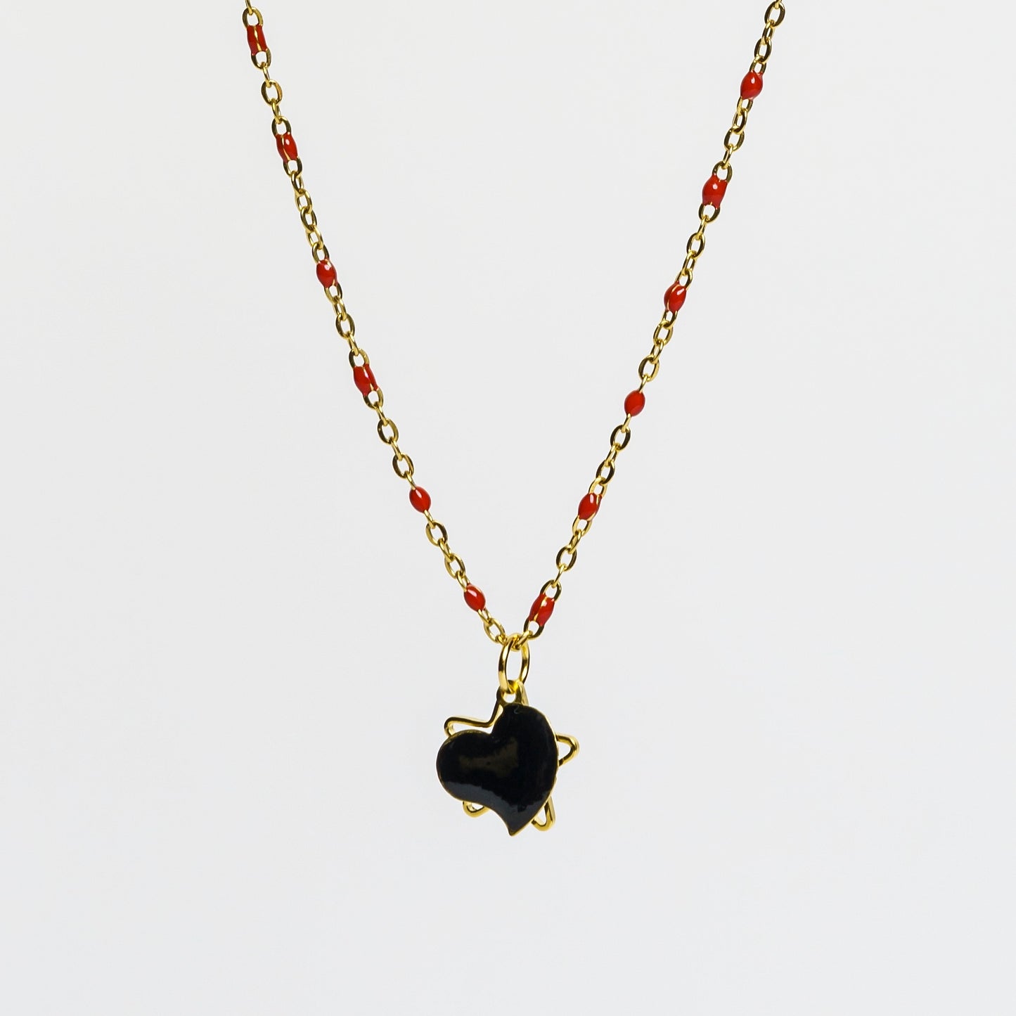 Necklace with enameled heart and little star